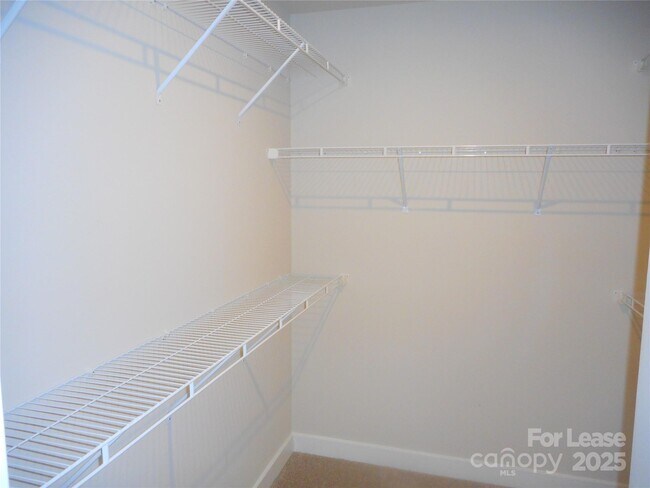 Building Photo - 421 Serenity Cir