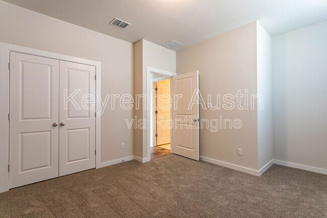 Building Photo - 2308 Mazmorra St