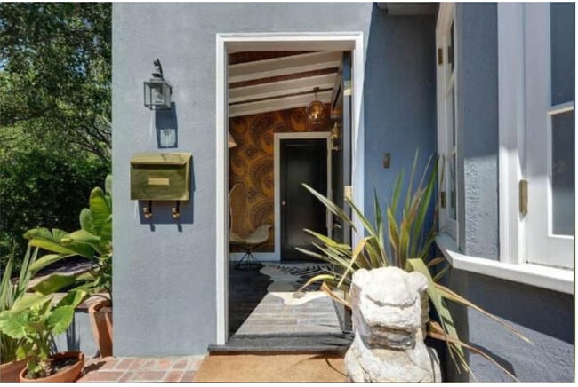 Building Photo - 624 N West Knoll Dr