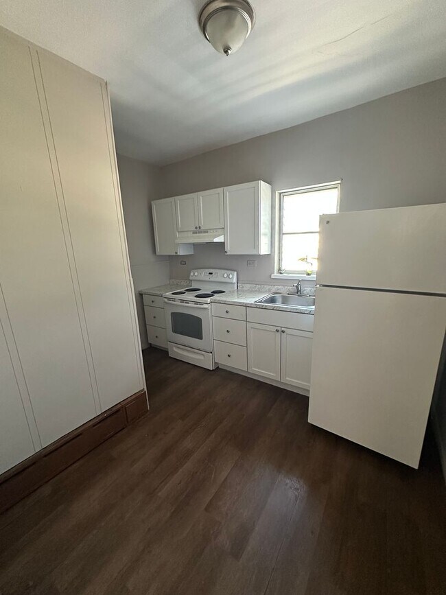 Building Photo - 1010 Chestnut St