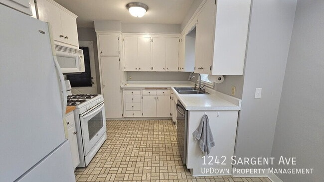 Building Photo - 1242 Sargent Ave