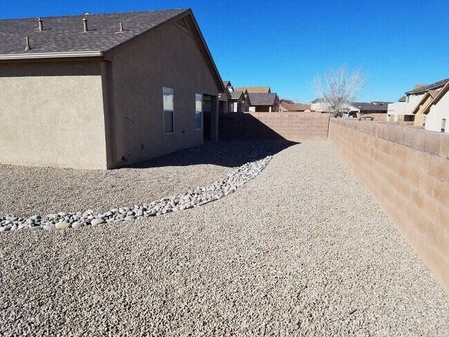 Building Photo - 760 Deerbrush Ct SW