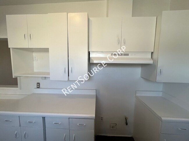 Building Photo - 920 Flora St