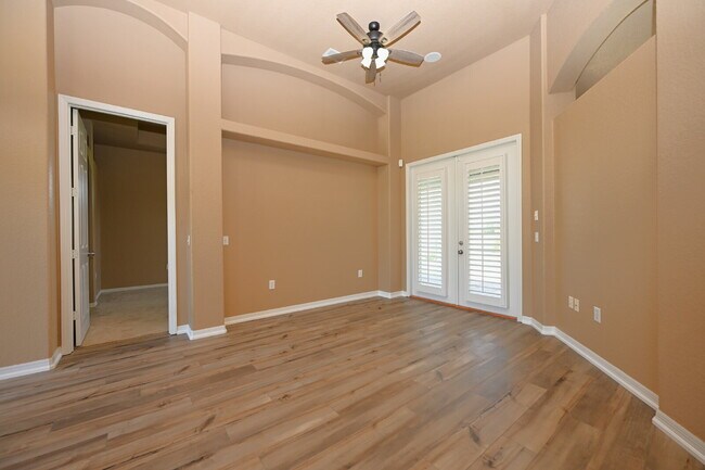 Building Photo - 2618 High Ridge Dr