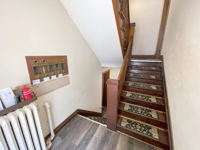 Building Photo - 46 N Breese Terrace