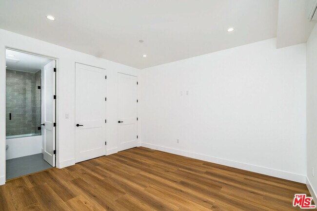 Building Photo - 2204 1/2 Carmona Ave