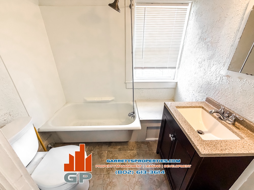 Building Photo - 10 Loomis St