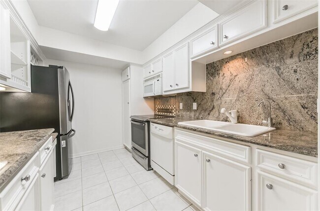 Building Photo - 14341 Misty Meadow Ln