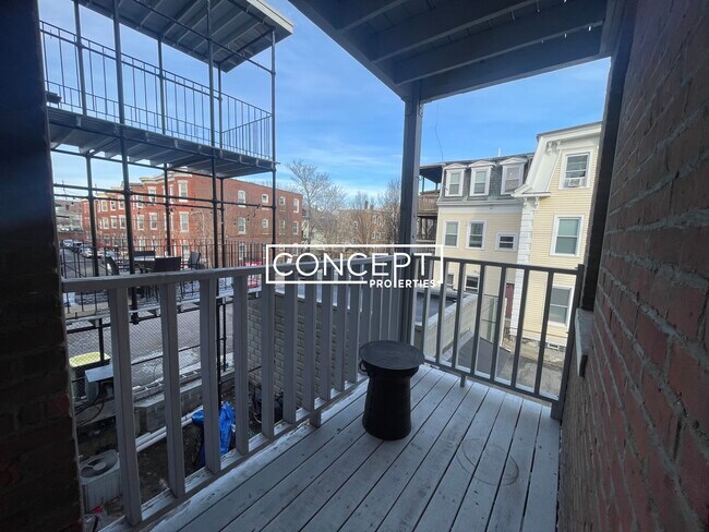 Building Photo - 369 Centre St