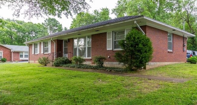Building Photo - West Meade Single Family Home Close to Nashville West Shopping Center