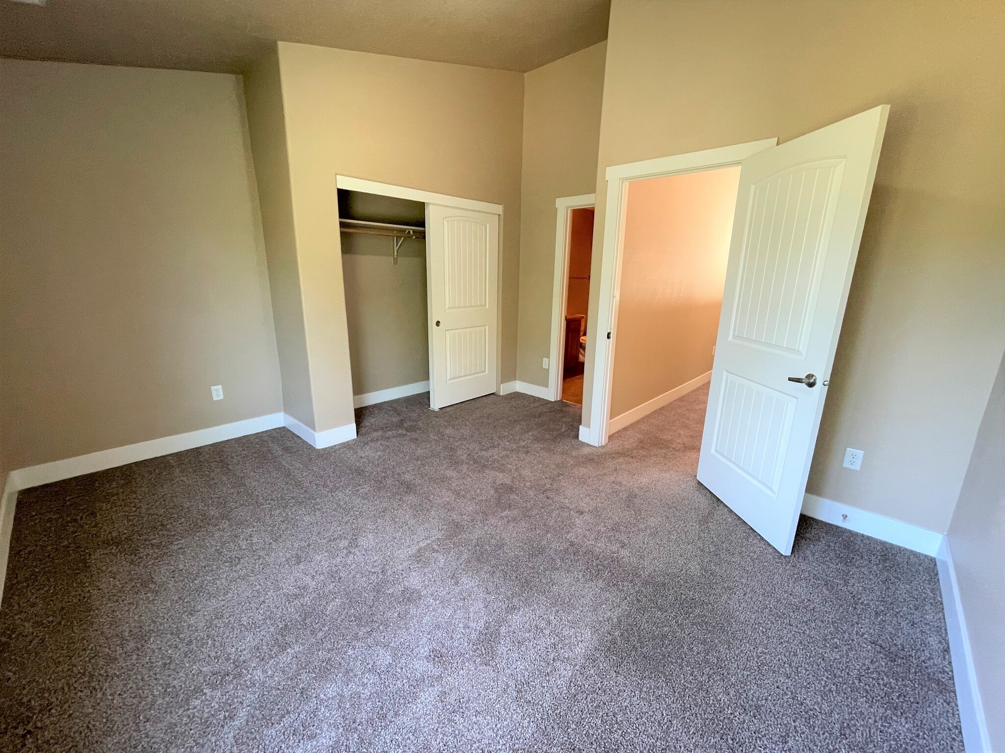 Building Photo - 16650 N Profit Cir