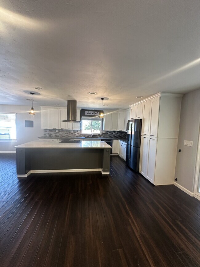 Building Photo - $5,250 - 4 Bed / 3 Bath Remodeled House in El Cajon