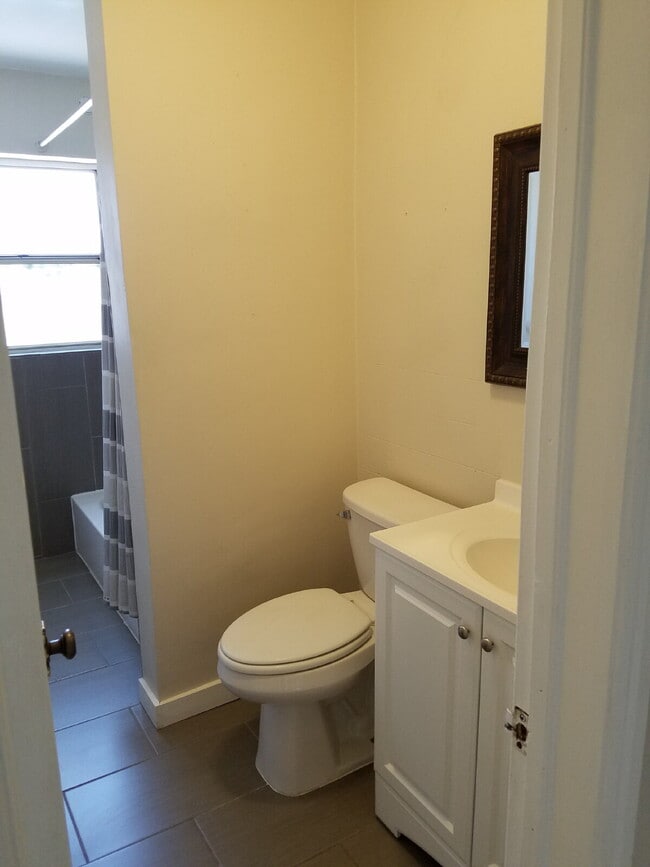 Building Photo - 1 Bed 1 Bath Mayfair Apartment With Garage in Denver! Available Now!