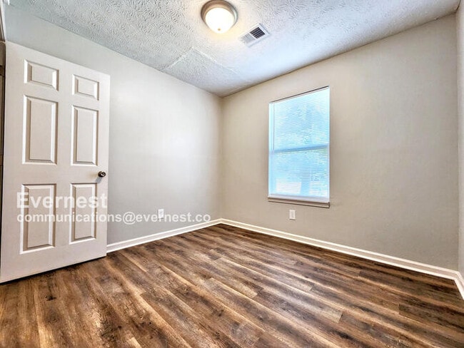 Building Photo - 415 Reed Way