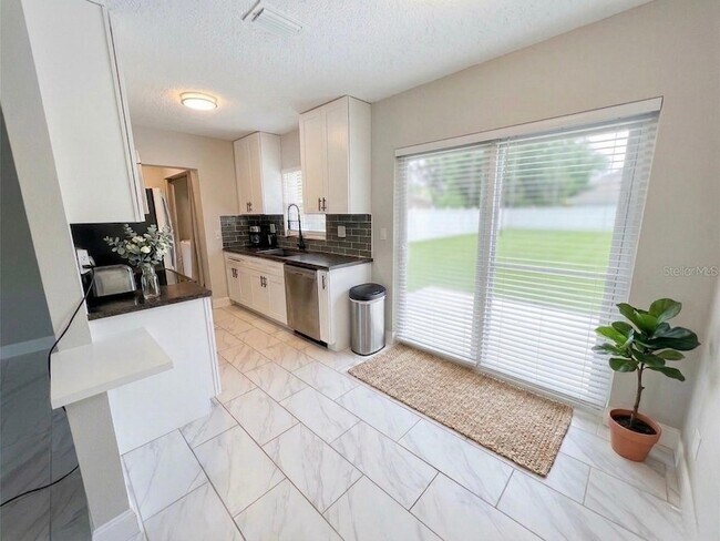 Building Photo - 2893 Webley Dr NE