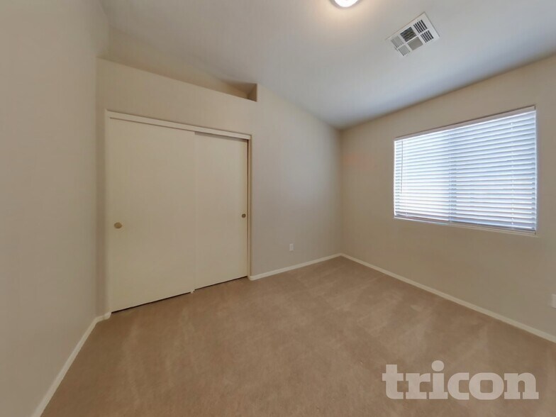 Building Photo - 1312 E Elm Rd