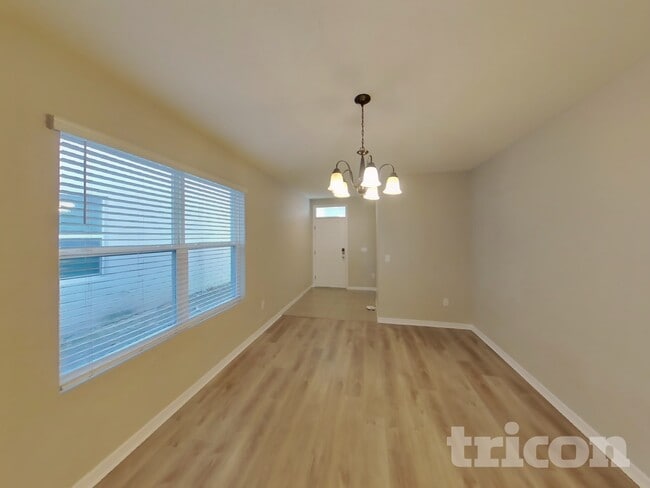 Building Photo - 6632 Seaway Dr