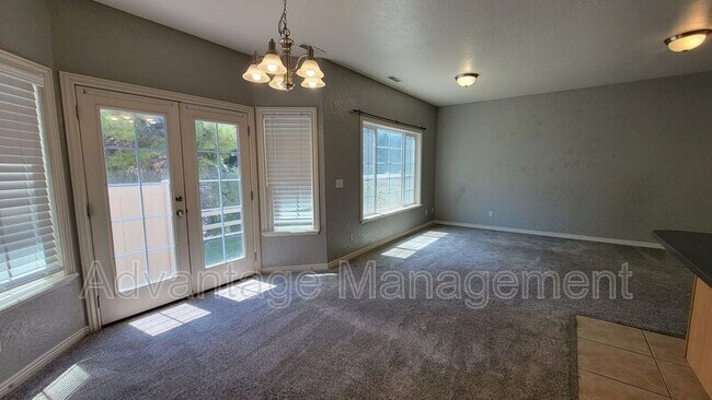 Building Photo - 251 Sunshine Dr