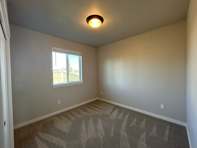 Building Photo - Stylish 2BR + Office Duplex in SE Bend – Garage & Smart Home Perks
