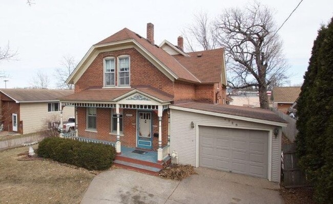 Primary Photo - 2725 10th Ave E