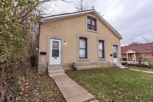 Building Photo - 726-728 W Saint Catherine Street