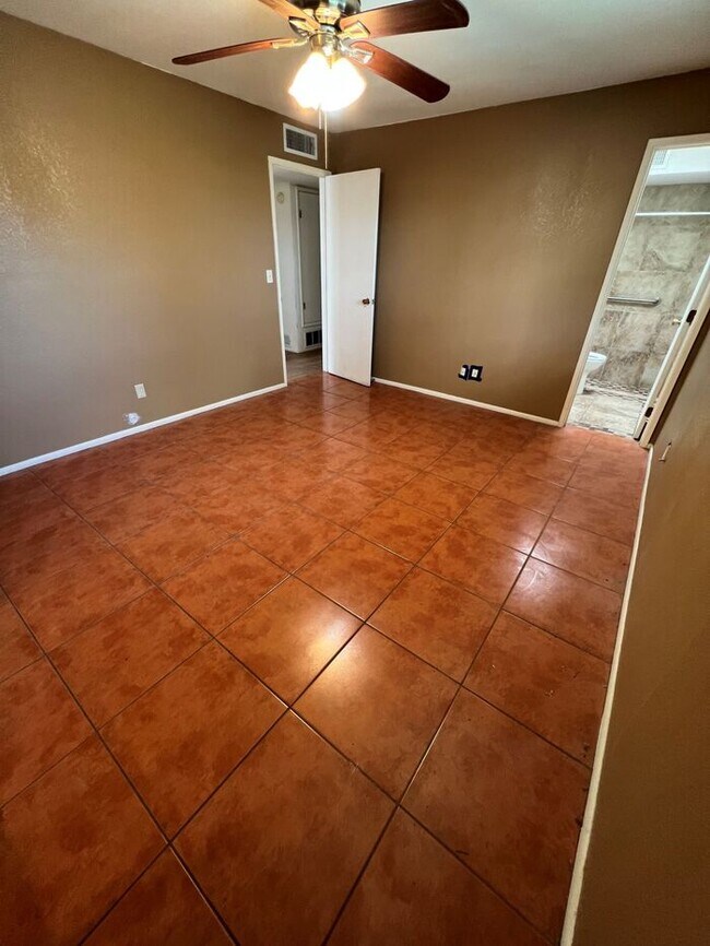 Building Photo - HOUSE FORE RENT