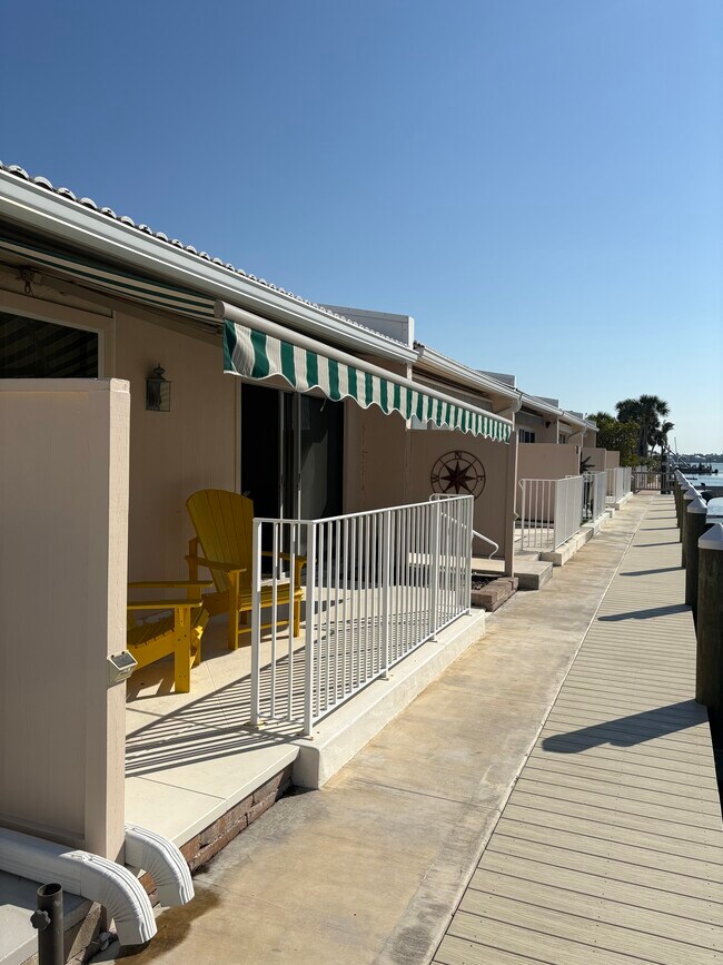 Building Photo - 907A Gibbs Rd