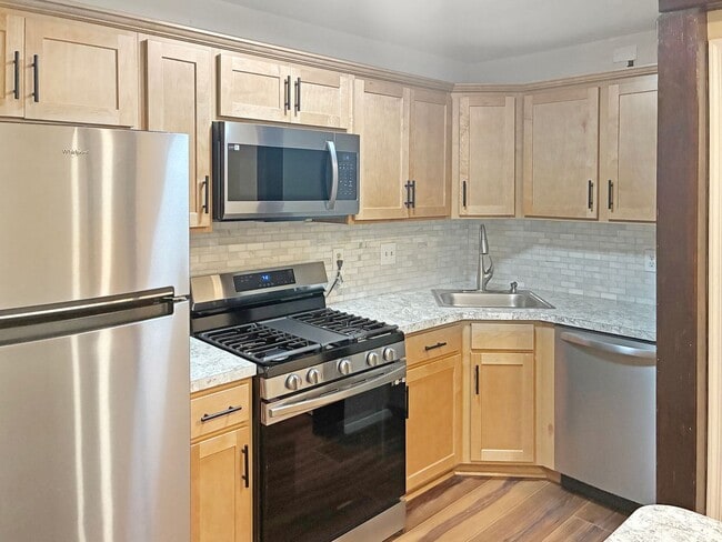 Building Photo - 2 Bed in Henrico Neighborhood