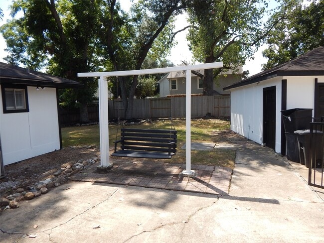 Building Photo - 22223 Woodrose Dr