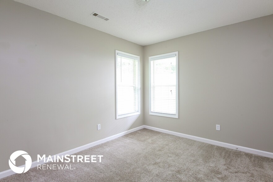Building Photo - 1476 Lewisburg Pointe Dr