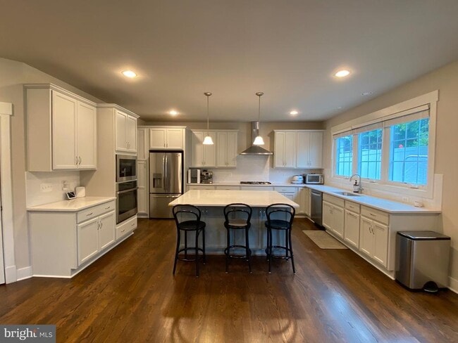 Building Photo - 2233 N Underwood St