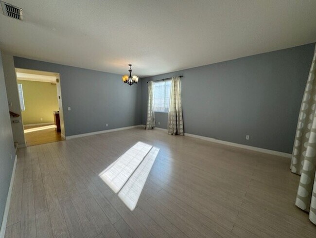 Building Photo - Gold River 4 Bedroom with Large Brick Patio in backyard!