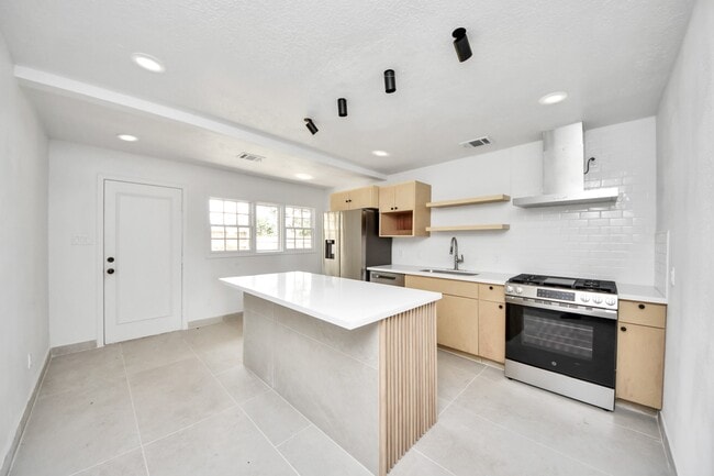 Building Photo - 3726 Las Palmas St