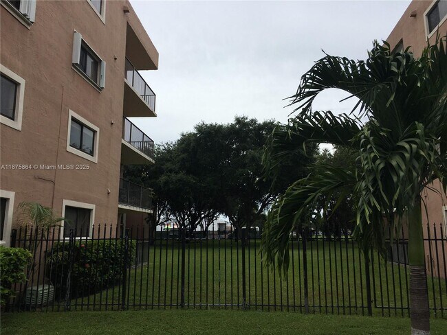 Building Photo - 5825 W 25th Ct