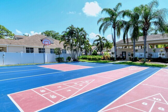 Building Photo - Spacious 3 bedroom, 2 bath condo with a lake view in Palmer Ranch