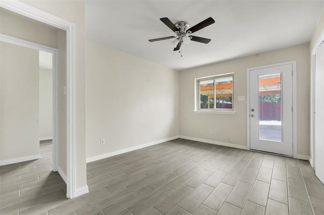 Building Photo - 405 S Las Vegas Trail