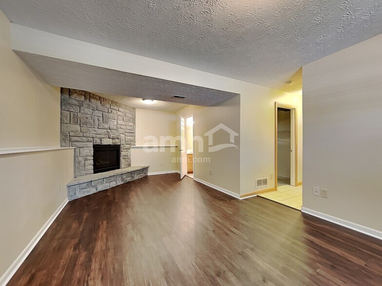 Building Photo - 2565 Chateaugay Ct