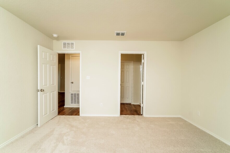 Building Photo - 4130 Lily Glade Ln