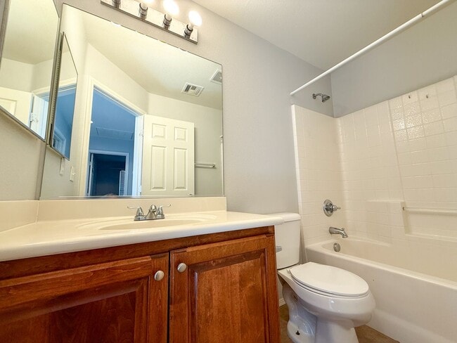 Building Photo - Charming 3/BD 2.5/ BA Home in Centennial with Spacious Backyard