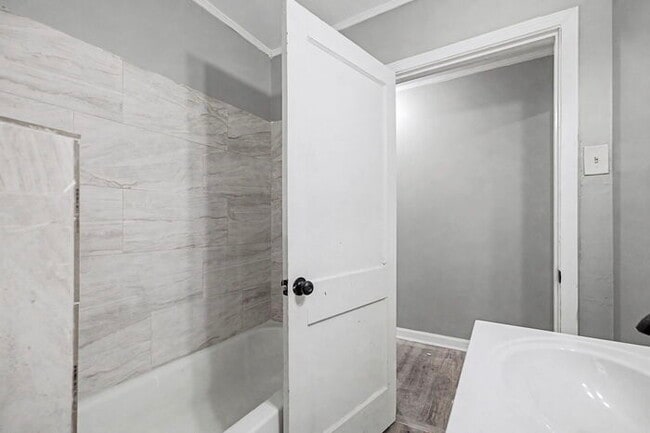 Building Photo - 1604 Alta Vista Ave