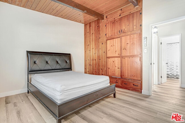 Building Photo - 13847 Aults Ave