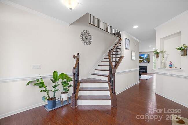 Building Photo - 5086 Waterloo Dr