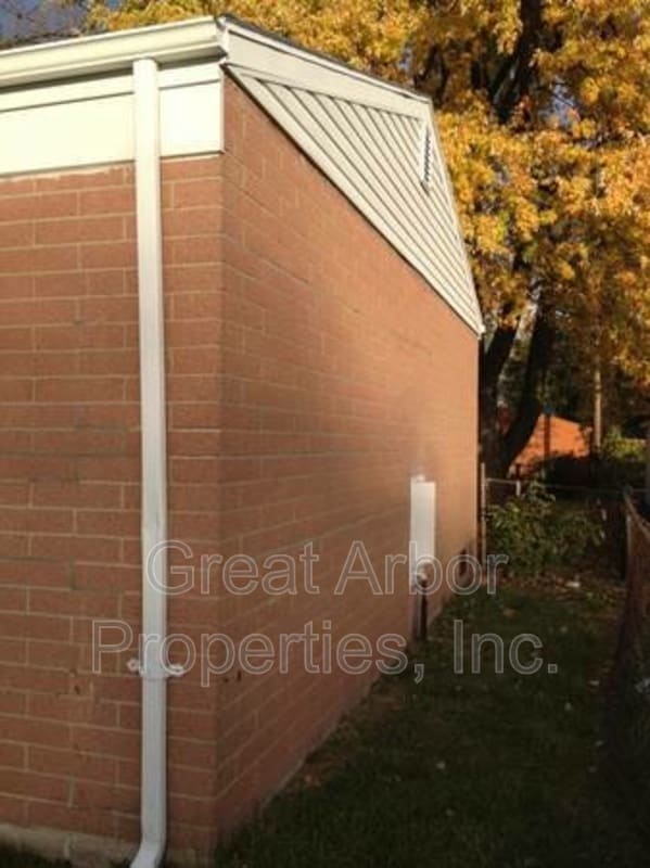 Building Photo - 741 Dorset Ave