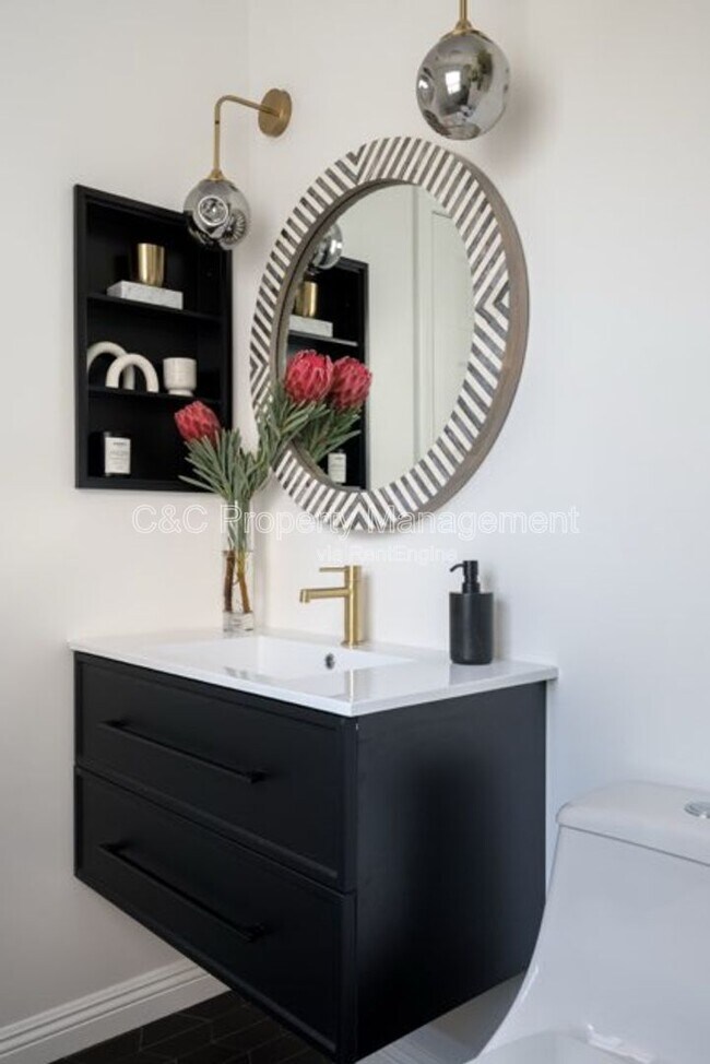 Building Photo - 5234 Chariton Ave