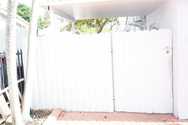 Building Photo - 3435 SW 104th Ct