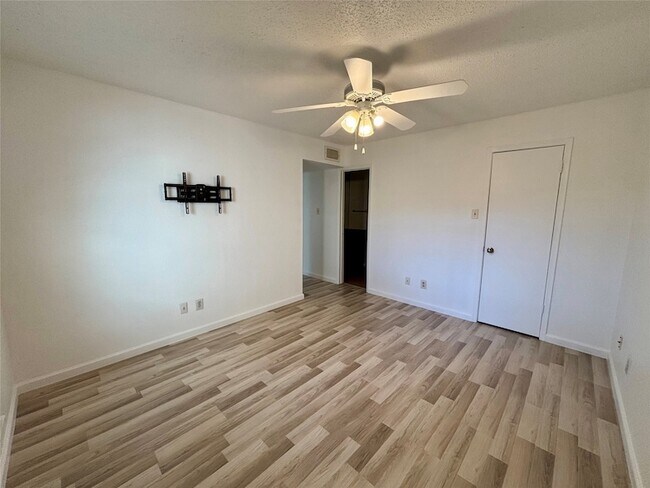 Building Photo - 12480 Abrams Rd