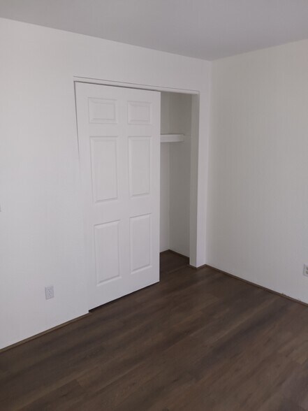 Building Photo - 2511 N Fair Oaks Ave