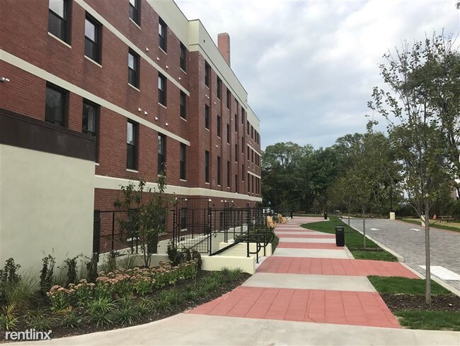 Building Photo - Studio, 1 bath Apartment - State St