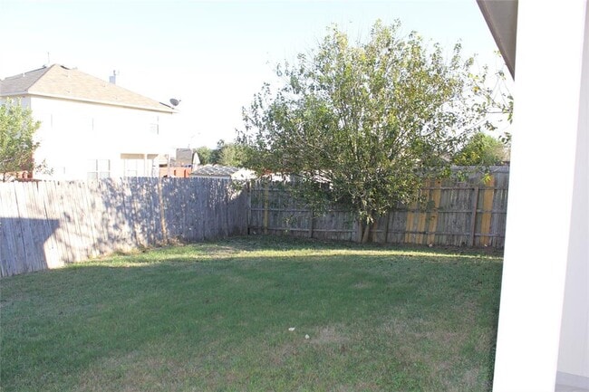 Building Photo - 208 Firwood N