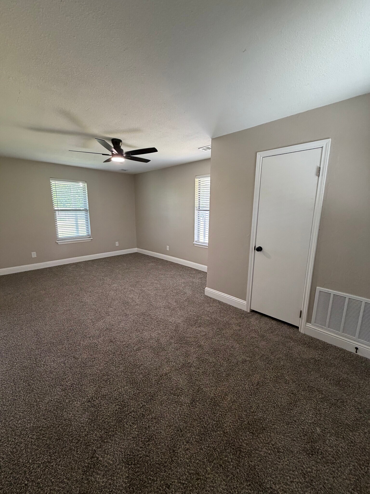 Building Photo - 152 Riverboat Dr